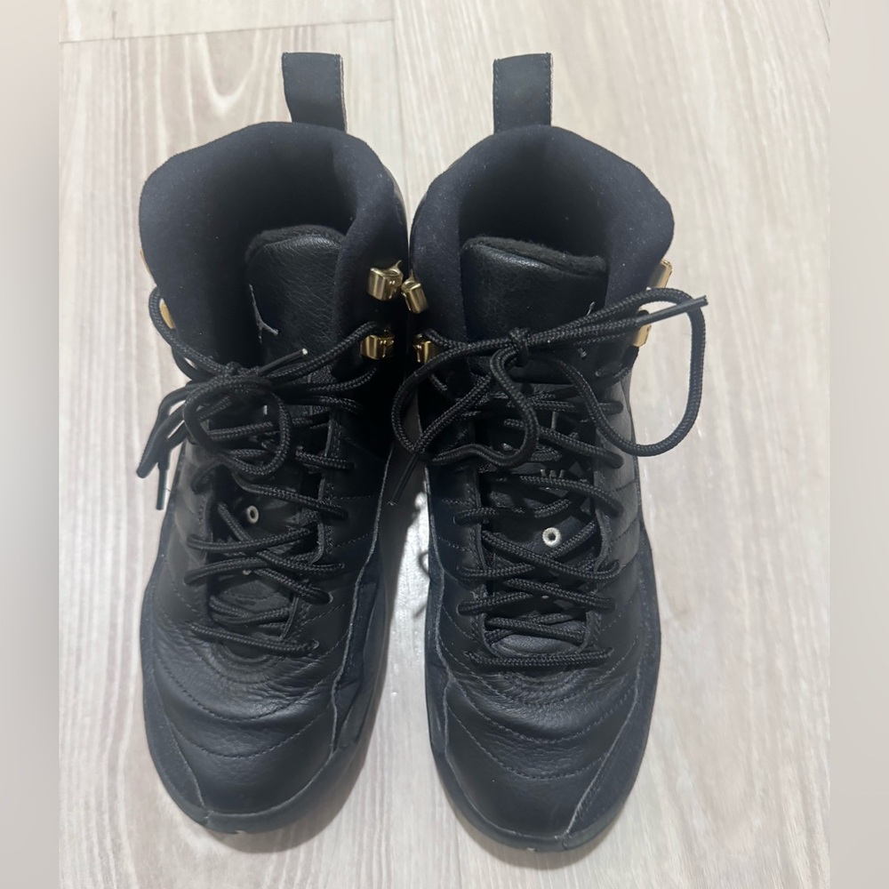 Jordan Men's Black and Gold Sneakers